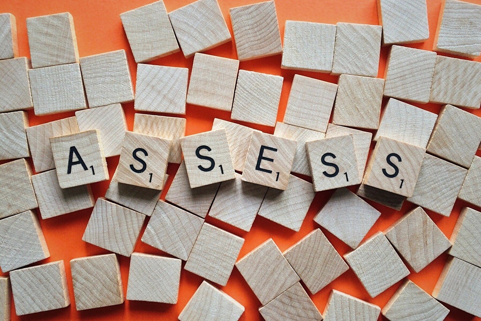 Scrabble letters that spell out assess